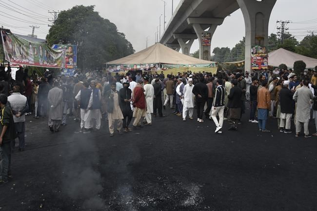 Party says Pakistan's ex-PM Khan delaying march on Islamabad | iNFOnews.ca