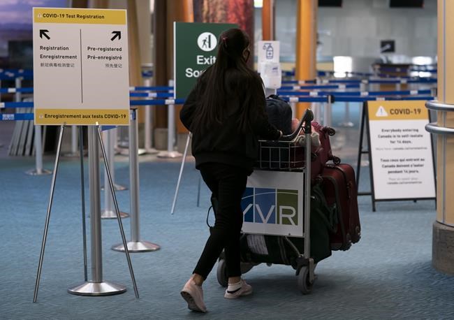 Unions say turnover rate high for new security officers as busy holiday season looms | iNFOnews.ca