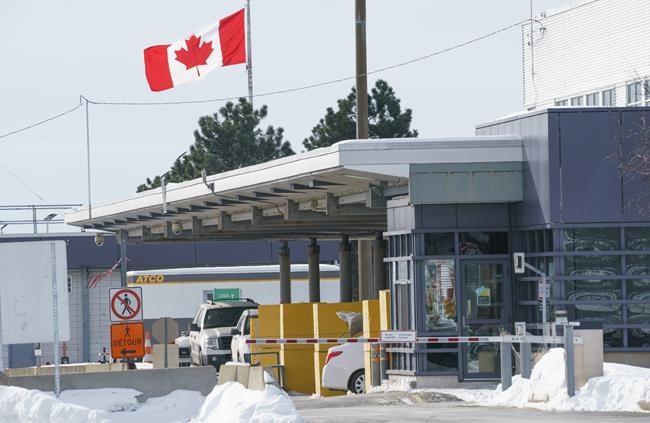 Canadians divided on Ottawa's plan to admit more immigrants: poll | iNFOnews.ca