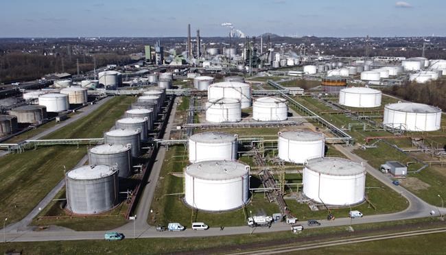 Crude oil tumbles on report that OPEC plus could hike production | iNFOnews.ca