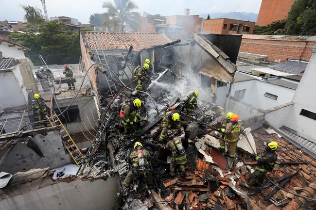 Small plane crashes in Colombian neighborhood; 8 dead | iNFOnews.ca Small plane crashes in Colombian neighborhood; 8 dead | iNFOnews.ca