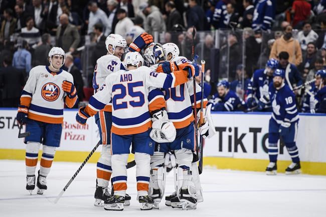 Islanders down Maple Leafs 3-2 in OT; Toronto loses Morgan Rielly to injury | iNFOnews.ca