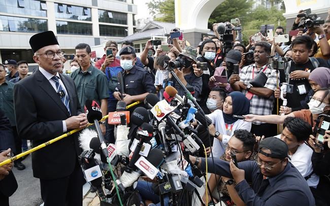 Spotlight on Malaysia's king to resolve election stalemate | iNFOnews.ca