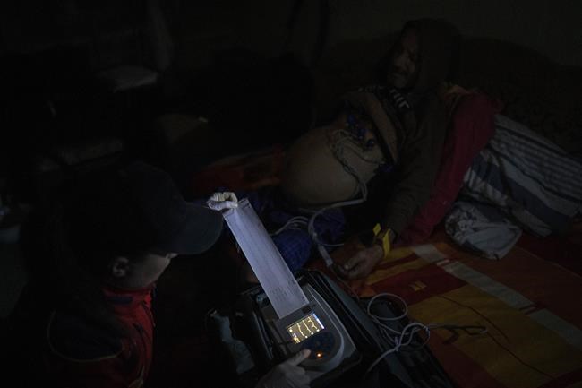 Surgeons work by flashlight as Ukraine power grid battered | iNFOnews.ca