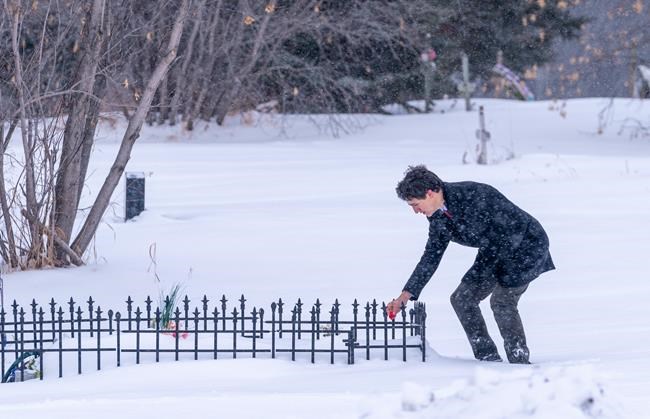 'Horrific attack': Trudeau visits Saskatchewan First Nation rocked by mass killing | iNFOnews.ca