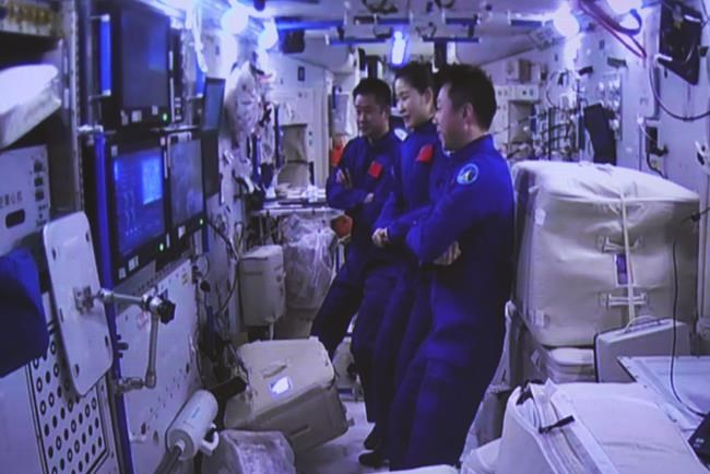 Chinese spaceship with 3 aboard docks with space station | iNFOnews.ca CP2028445874