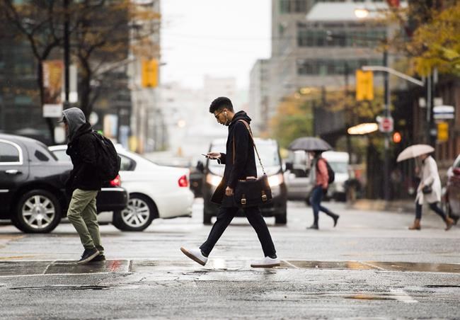 Pandemic, slower U.S. migration see Canada closing gap with U.S. in workforce race | iNFOnews.ca