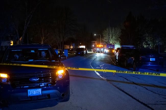 Coroner: 2 children among 5 found dead in Chicago-area home | iNFOnews.ca