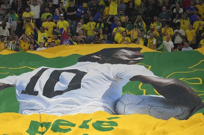 Doctors say Pelé's health improving, remains in hospital | iNFOnews.ca
