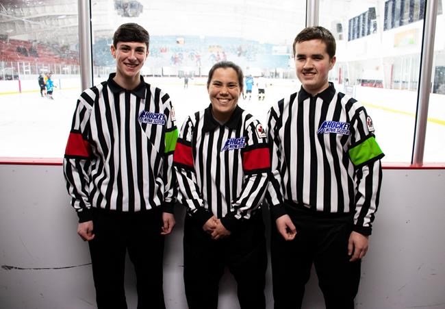N.S. hockey leagues give young referees green armbands to reduce verbal abuse | iNFOnews.ca CP301727389