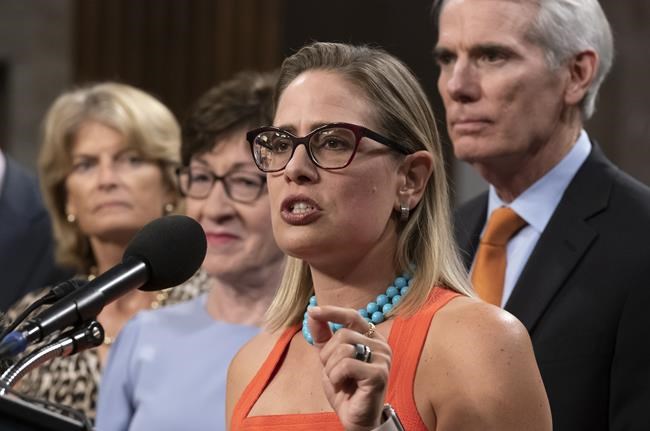 Democratic Sen. Kyrsten Sinema switches to independent | iNFOnews.ca CP634666511