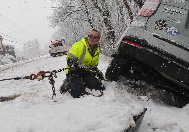 Snow pummels parts of Northeast; thousands without power | iNFOnews.ca