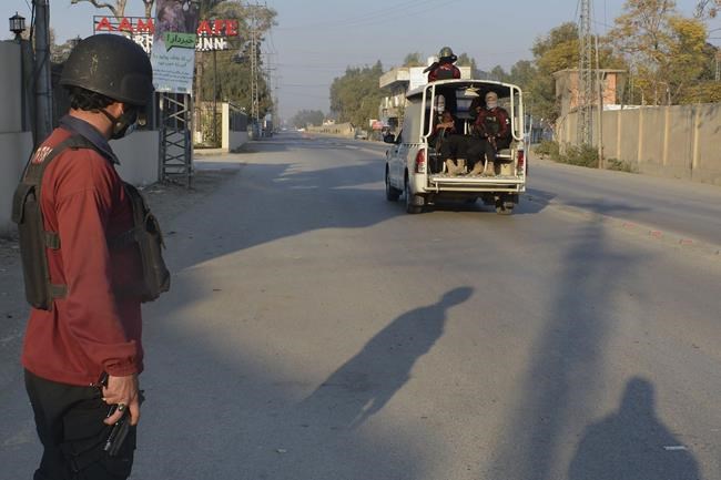 Pakistani Taliban overpower guards, seize police center | iNFOnews.ca