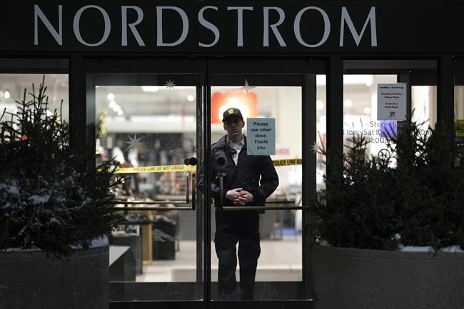 Police: 19-year-old killed in shooting at Mall of America | iNFOnews.ca CP780340341