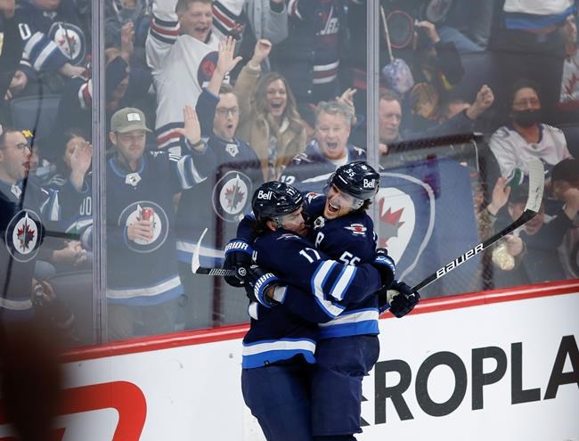 Scheifele's hat trick helps Jets snap three-game skid with 4-2 victory over Canucks | iNFOnews.ca
