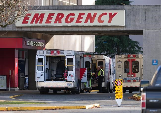 B.C. paramedics, government announce tentative deal after talks with veteran mediator | iNFOnews.ca
