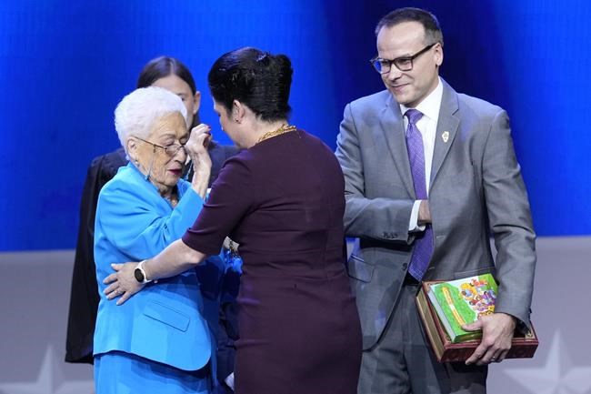 Multibillionaire Pritzker takes 2nd oath as Illinois gov | iNFOnews.ca
