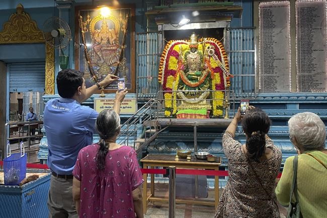 In India, deity decorating a calling for Hindu temple artist | iNFOnews.ca