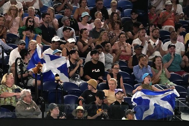 Andy Murray edges Berrettini in 5 sets at Australian Open | iNFOnews.ca Andy Murray edges Berrettini in 5 sets at Australian Open | iNFOnews.ca