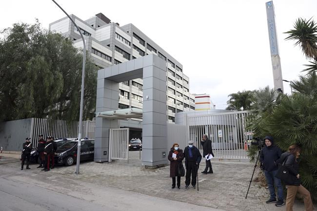 Fugitive's arrest like a 'quake,' but Mafia very resilient | iNFOnews.ca CP2033758024