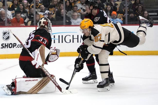 Jarry makes 46 saves in return, Penguins top Senators 4-1 | iNFOnews.ca