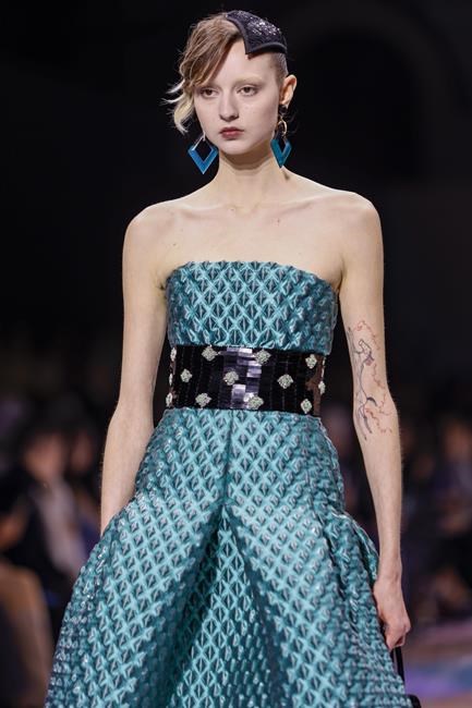 Monumental animal art infuses Chanel's gleaming couture show | iNFOnews.ca