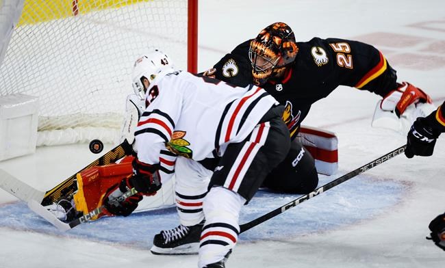 Rookie goalie Jaxson Stauber in form as Blackhawks dump Flames 5-1 | iNFOnews.ca