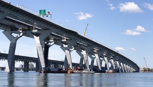 A Quebec coroner says Montreal's Champlain Bridge needs anti-suicide barrier | iNFOnews.ca A Quebec coroner says Montreal's Champlain Bridge needs anti-suicide barrier | iNFOnews.ca