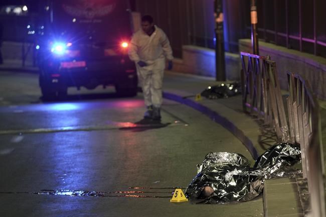 Palestinian gunman kills 7 near Jerusalem synagogue | iNFOnews.ca