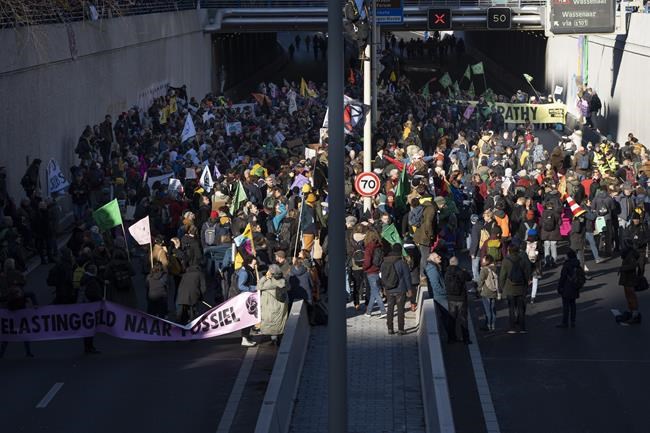 Climate activists block main road into The Hague | iNFOnews.ca