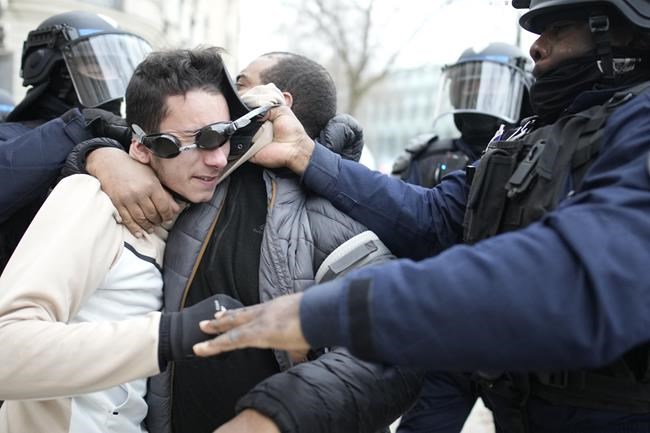French officials say 1.27 million protested pension reforms | iNFOnews.ca French officials say 1.27 million protested pension reforms | iNFOnews.ca