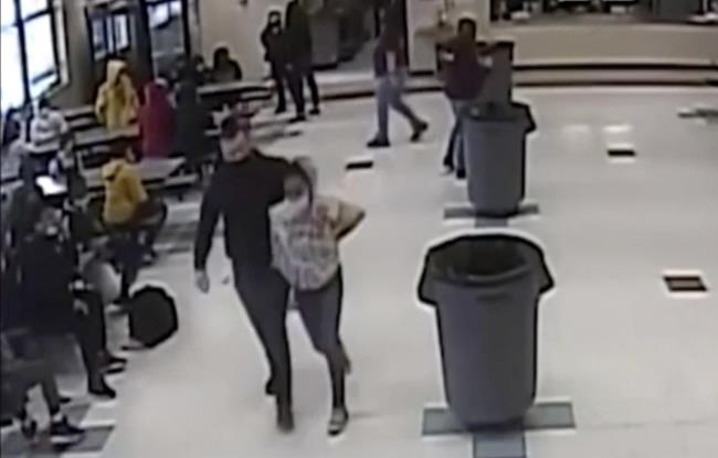 Wisconsin student's dad sues over officer's neck restraint | iNFOnews.ca