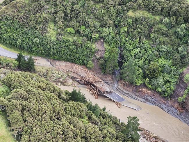 New Zealand fears more fatalities after cyclone kills 4 | iNFOnews.ca