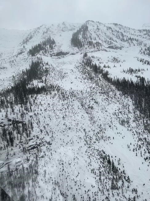 Two dead, one injured after avalanche hits group of snowboarders and a skier in B.C. | iNFOnews.ca