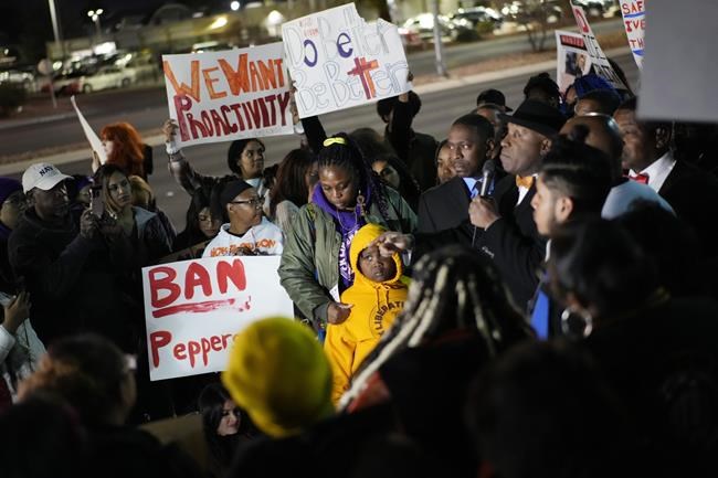 Nevada officer slams student recording police, kneels on him | iNFOnews.ca