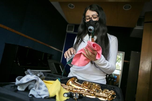 Mexican musician finds refuge in saxophone after acid attack | iNFOnews.ca