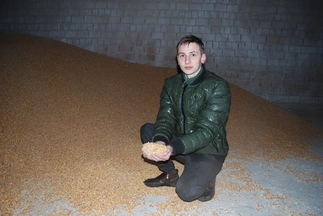 Canadian grain storage arrived just in time for Ukrainian farmer | iNFOnews.ca