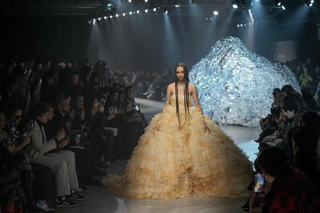 Armani gives graceful close to Milan Fashion Week | iNFOnews.ca Armani gives graceful close to Milan Fashion Week | iNFOnews.ca