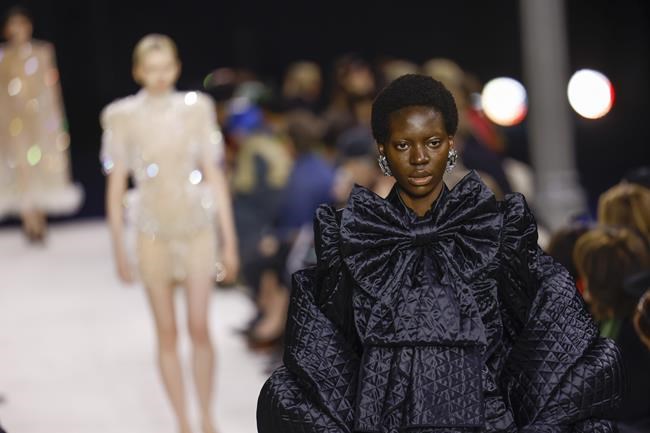 Balmain show sparkles, Ukraine designer evokes life at home | iNFOnews.ca Balmain show sparkles, Ukraine designer evokes life at home | iNFOnews.ca