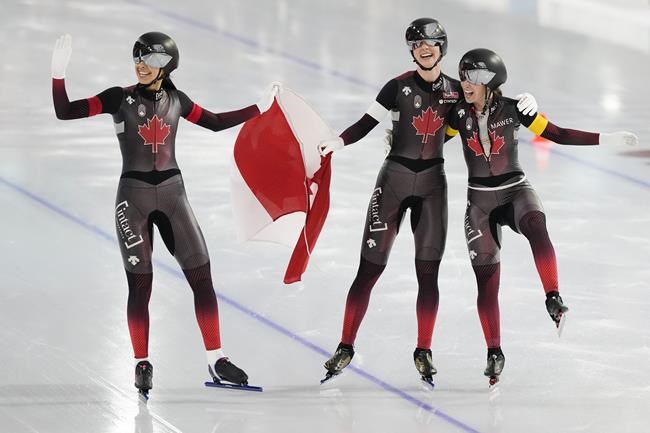 Canada claims double gold on world speedskating championship opening day | iNFOnews.ca