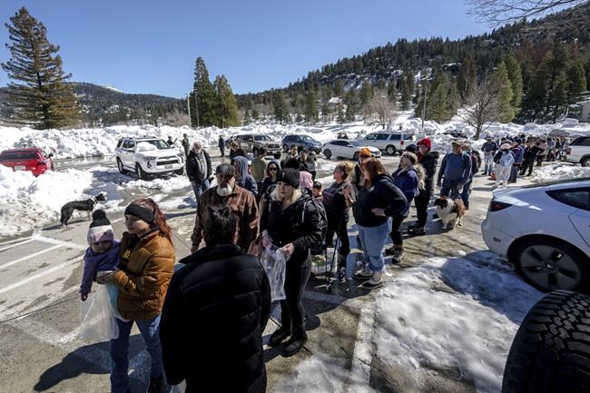 Californians still digging out from severe snowfall | iNFOnews.ca Californians still digging out from severe snowfall | iNFOnews.ca