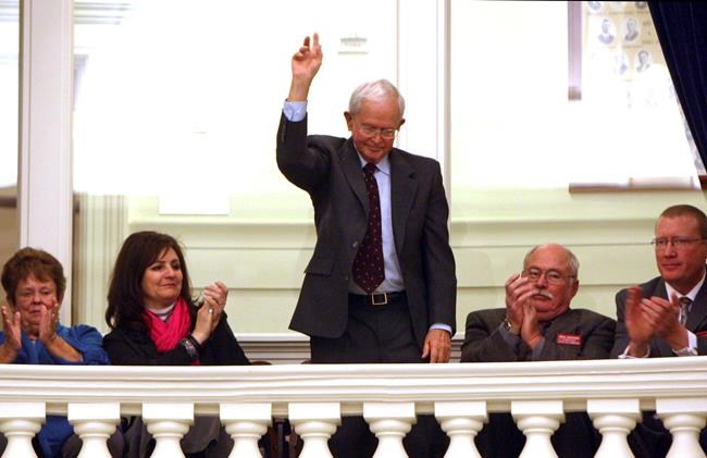 Phil Batt, onion farmer who rose to Idaho governor, dies | iNFOnews.ca