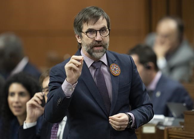 Federal environment minister says Alberta silence over oilsands spill 'worrisome' | iNFOnews.ca
