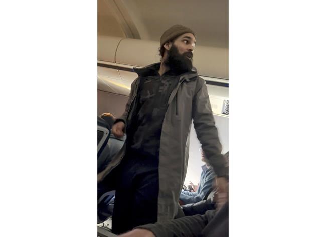 Mental evaluation ordered for man accused in flight attack | iNFOnews.ca CP1179907262