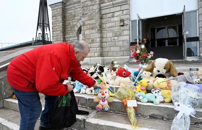 Incomprehension in small Quebec town after pedestrians killed by truck | iNFOnews.ca