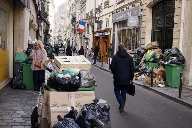 French strike nationwide as garbage piles up over pensions | iNFOnews.ca French strike nationwide as garbage piles up over pensions | iNFOnews.ca