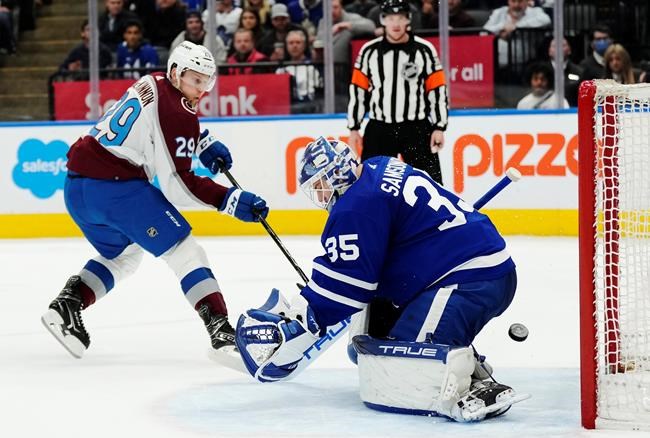 Nathan MacKinnon leads Avalanche over Maple Leafs 2-1 in a shootout | iNFOnews.ca