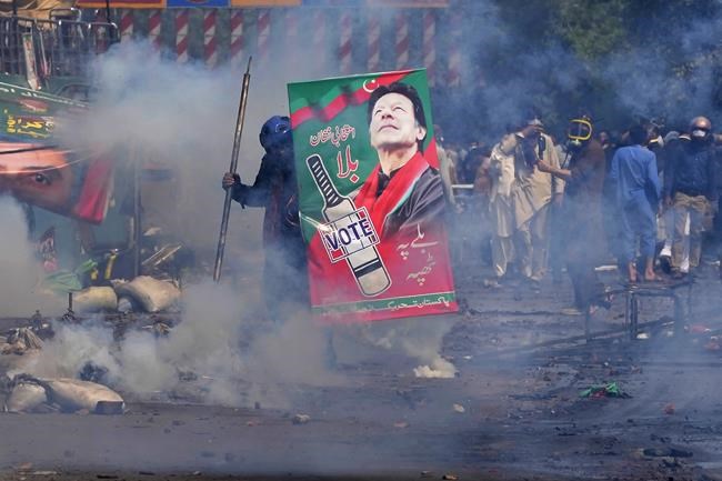 Pakistan court rejects ex-PM Khan's plea to suspend warrant | iNFOnews.ca