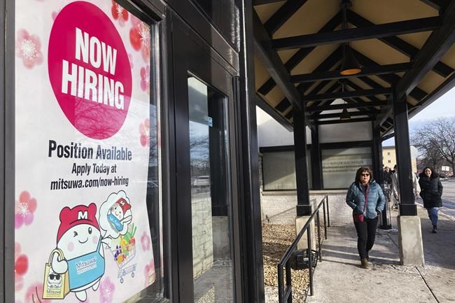 US jobless aid claims fell last week as layoffs remain low | iNFOnews.ca