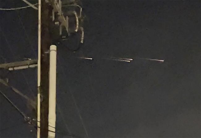 Mysterious streaks of light seen in the sky over California | iNFOnews.ca Mysterious streaks of light seen in the sky over California | iNFOnews.ca